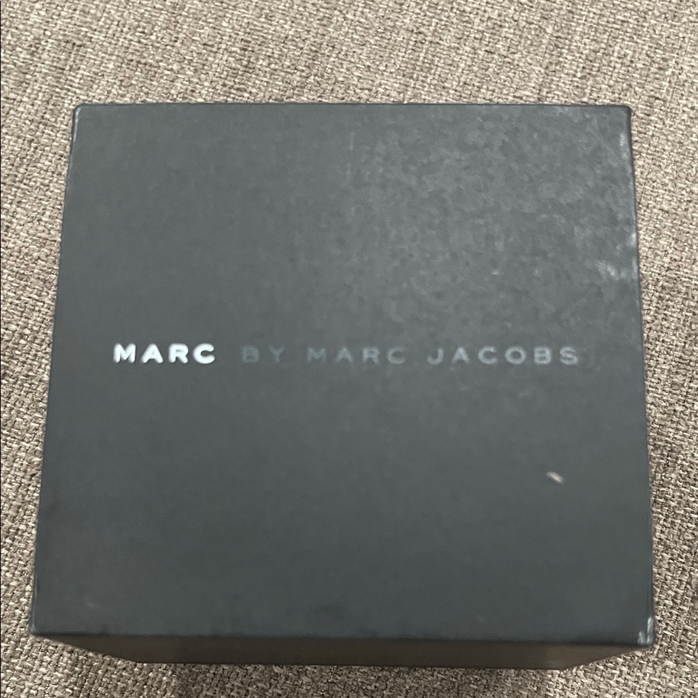 Marc Jacobs Gold and Gray Dial Watch - Picture 9 of 9